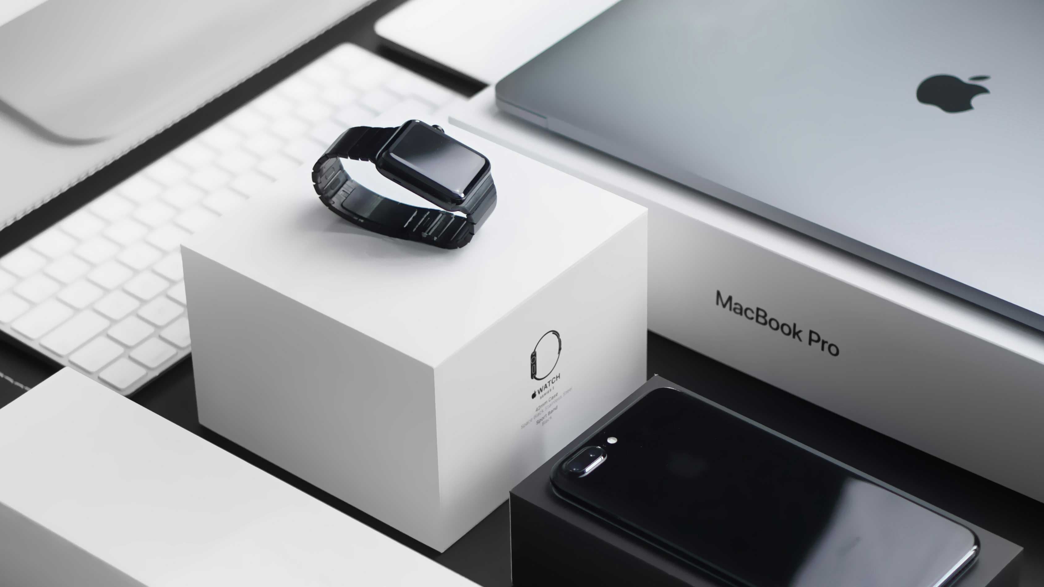 Photo de plusieurs produits Apple